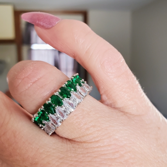 Cz & peridot Gemstone band ring - Picture 9 of 12